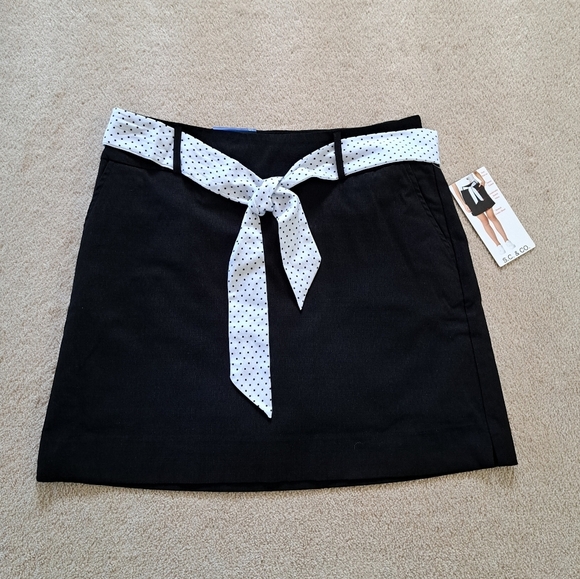 S.C.& Co. Pull On Skort Black Stretch Skort With Tie Belt NWT Size 10 - Picture 1 of 9